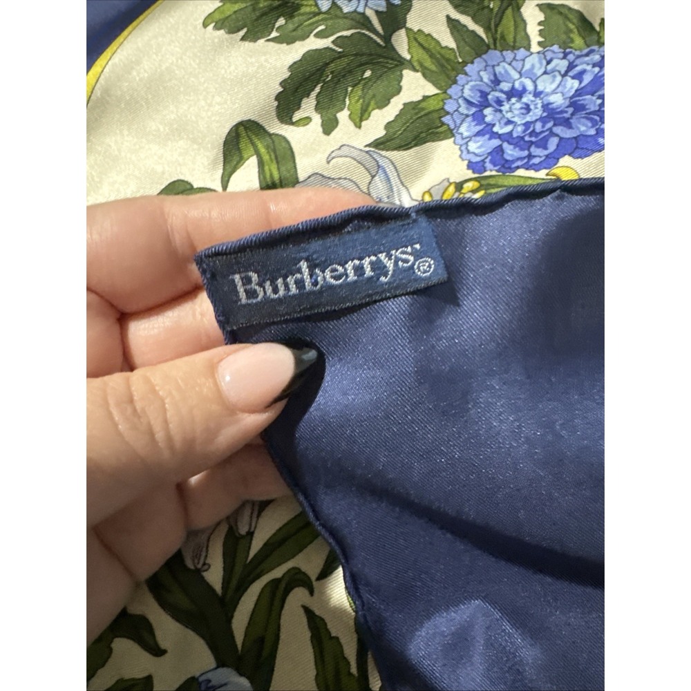 Vintage Burberry Large Coat Of Arms Lion Floral Silk Scarf Vintage - Picture 11 of 14